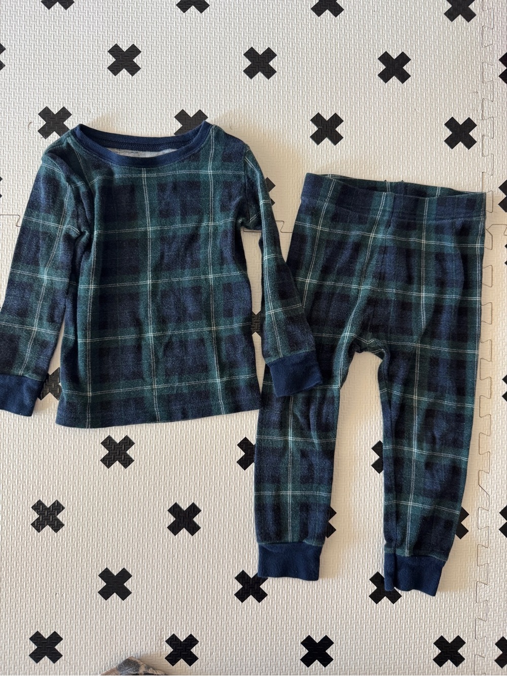 Old Navy Plaid Two-Piece Pajama Set in Navy & Green size 2T